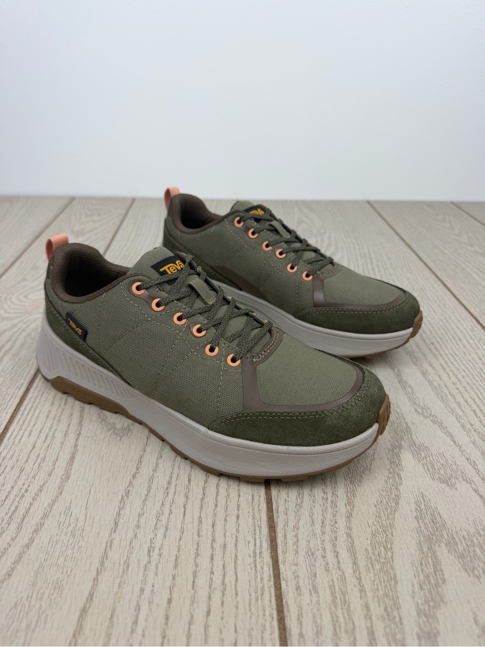 Teva Women's Ellwood Slip-Resistant Hiking Sneakers US8.5 Burnt Olive $100